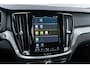 Volvo V60 2.0 T6 Plug-in hybrid AWD Plus Dark | Adaptieve Cruise Control | 360 Parkeercamera | 19" Lichtmetalen Velgen | Stoel-/Stuurverwarming | Harman Kardon Audio | Trekhaak | Sportstoelen |