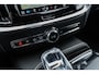 Volvo V60 2.0 T6 Plug-in hybrid AWD Plus Dark | Adaptieve Cruise Control | 360 Parkeercamera | 19" Lichtmetalen Velgen | Stoel-/Stuurverwarming | Harman Kardon Audio | Trekhaak | Sportstoelen |