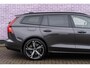 Volvo V60 2.0 T6 Plug-in hybrid AWD Plus Dark | Adaptieve Cruise Control | 360 Parkeercamera | 19" Lichtmetalen Velgen | Stoel-/Stuurverwarming | Harman Kardon Audio | Trekhaak | Sportstoelen |