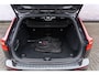 Volvo V60 2.0 T6 Plug-in hybrid AWD Plus Dark | Adaptieve Cruise Control | 360 Parkeercamera | 19" Lichtmetalen Velgen | Stoel-/Stuurverwarming | Harman Kardon Audio | Trekhaak | Sportstoelen |