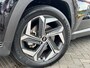 Hyundai Tucson 1.6 T-GDI 265pk PHEV Premium Sky 4WD (299,- p/m Demo Deal!) | Leder | Carplay | Climate | Keyless | Navigatie | Elek. Klep | Full - Led | 360 Camera | KRELL Audio | Elek. Stoelen | 19" Lichtmetaal | Winterpakket | Stoelventilatie | Panoramadak