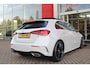 Mercedes-Benz A-klasse 180 136PK AMG LINE AUTOMAAT | PANORAMISCH SCHUIF/KANTEL DAK | KEYLESS ENTRY / GO | NAVIGATIE | ACHTERUITRIJ CAMERA | PARKEERSENSOREN VOOR EN ACHTER | HIGH PERFORMANCE LED KOPLAMPEN | STOEL VERWARMING | SPIEGEL PAKKET | NIGHT PAKKET | LICHTMETALEN VELGEN 19" | STERRENHEMEL | RODE AMG GORDELS |