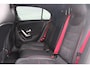 Mercedes-Benz A-klasse 180 136PK AMG LINE AUTOMAAT | PANORAMISCH SCHUIF/KANTEL DAK | KEYLESS ENTRY / GO | NAVIGATIE | ACHTERUITRIJ CAMERA | PARKEERSENSOREN VOOR EN ACHTER | HIGH PERFORMANCE LED KOPLAMPEN | STOEL VERWARMING | SPIEGEL PAKKET | NIGHT PAKKET | LICHTMETALEN VELGEN 19" | STERRENHEMEL | RODE AMG GORDELS |