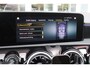 Mercedes-Benz A-klasse 180 136PK AMG LINE AUTOMAAT | PANORAMISCH SCHUIF/KANTEL DAK | KEYLESS ENTRY / GO | NAVIGATIE | ACHTERUITRIJ CAMERA | PARKEERSENSOREN VOOR EN ACHTER | HIGH PERFORMANCE LED KOPLAMPEN | STOEL VERWARMING | SPIEGEL PAKKET | NIGHT PAKKET | LICHTMETALEN VELGEN 19" | STERRENHEMEL | RODE AMG GORDELS |