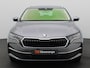 Skoda Octavia Combi 1.5 TSI MHEV Business Edition Plus 150PK DSG Achterruitrijcamera, Adaptieve Cruise Control, Stoelverwarming voor & achter, Stuurwielverwarming, Alarm, Keyless, Full LED, Lane Assist, Navi via Apple Carplay/ Android Auto, 17" LM Velgen