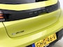 Peugeot e-208 EV Allure 50 kWh 136pk Automaat | 3-Fase | Climate Control | Navigatie | Cruise Control | Parkeersensoren Voor + Achter | Verwarmbare Voorstoelen | 16" Lichtmetalen Velgen | Apple Carplay/Android Auto |