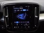 Volvo XC40 B4 211pk Plus Dark / Harman en Kardon audio / Keyless entry / Elektr. stoelen / Trekhaak / Stoel /- en stuurverwarming / Camera /