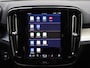 Volvo XC40 B4 211pk Plus Dark / Harman en Kardon audio / Keyless entry / Elektr. stoelen / Trekhaak / Stoel /- en stuurverwarming / Camera /