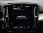 Volvo XC40 B4 211pk Plus Dark / Harman en Kardon audio / Keyless entry / Elektr. stoelen / Trekhaak / Stoel /- en stuurverwarming / Camera /