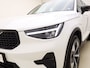 Volvo XC40 B4 211pk Plus Dark / Harman en Kardon audio / Keyless entry / Elektr. stoelen / Trekhaak / Stoel /- en stuurverwarming / Camera /