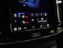 Volvo XC40 B4 211pk Plus Dark / Harman en Kardon audio / Keyless entry / Elektr. stoelen / Trekhaak / Stoel /- en stuurverwarming / Camera /