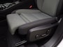 Volvo XC40 B4 211pk Plus Dark / Harman en Kardon audio / Keyless entry / Elektr. stoelen / Trekhaak / Stoel /- en stuurverwarming / Camera /