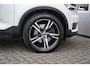 Volvo XC40 1.5 T5 Twin Engine R-Design | Glazen Schuifdak | Elektrische Stoelen met Geheugen | Harman/Kardon Audio | Stoel & Stuurverwarming | Keyless Entry | Bocht verlichting | Koplamp Reiniging |