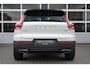 Volvo XC40 1.5 T5 Twin Engine R-Design | Glazen Schuifdak | Elektrische Stoelen met Geheugen | Harman/Kardon Audio | Stoel & Stuurverwarming | Keyless Entry | Bocht verlichting | Koplamp Reiniging |