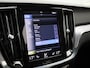 Volvo V60 2.0 B3 Business Pro | Automaat | Navigatie | Apple Carplay / Android Auto | Elektrische Achterklep | Trekhaak | Verwarmde Stoelen | Dakrails | Climate Control | Achteruitrijcamera | Digital Cockpit | Cruise Control | Lichtmetalen Velgen |