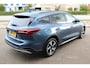 Ford Focus Wagon 1.0-155pk EcoBoost Mild-Hybrid Active AUTOMAAT ! Trekgewicht 1.500kg ! Slechts 6.600km ! Ruim €. 9.000,- beneden de nieuwprijs ! Volautm. airco dual, navigatie, telefoonvoorb., adaptive cruise control, LED verlichting, metallic lak, camera, front-, lane- en side assist, LM wielen, Isofix etc.