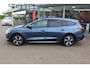 Ford Focus Wagon 1.0-155pk EcoBoost Mild-Hybrid Active AUTOMAAT ! Trekgewicht 1.500kg ! Slechts 6.600km ! Ruim €. 9.000,- beneden de nieuwprijs ! Volautm. airco dual, navigatie, telefoonvoorb., adaptive cruise control, LED verlichting, metallic lak, camera, front-, lane- en side assist, LM wielen, Isofix etc.