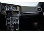 Volvo V40 T2 Momentum | Stoelverwarming | Parkeercamera | Climate Control | High Performance Audio | Parkeersensoren voor + achter | Navigatie | Dealer onderhouden | 17'' Lichtmetalen velgen