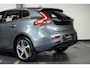 Volvo V40 T2 Momentum | Stoelverwarming | Parkeercamera | Climate Control | High Performance Audio | Parkeersensoren voor + achter | Navigatie | Dealer onderhouden | 17'' Lichtmetalen velgen