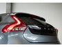 Volvo V40 T2 Momentum | Stoelverwarming | Parkeercamera | Climate Control | High Performance Audio | Parkeersensoren voor + achter | Navigatie | Dealer onderhouden | 17'' Lichtmetalen velgen