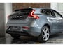 Volvo V40 T2 Momentum | Stoelverwarming | Parkeercamera | Climate Control | High Performance Audio | Parkeersensoren voor + achter | Navigatie | Dealer onderhouden | 17'' Lichtmetalen velgen