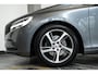 Volvo V40 T2 Momentum | Stoelverwarming | Parkeercamera | Climate Control | High Performance Audio | Parkeersensoren voor + achter | Navigatie | Dealer onderhouden | 17'' Lichtmetalen velgen