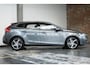 Volvo V40 T2 Momentum | Stoelverwarming | Parkeercamera | Climate Control | High Performance Audio | Parkeersensoren voor + achter | Navigatie | Dealer onderhouden | 17'' Lichtmetalen velgen
