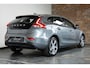Volvo V40 T2 Momentum | Stoelverwarming | Parkeercamera | Climate Control | High Performance Audio | Parkeersensoren voor + achter | Navigatie | Dealer onderhouden | 17'' Lichtmetalen velgen