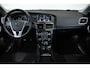 Volvo V40 T2 Momentum | Stoelverwarming | Parkeercamera | Climate Control | High Performance Audio | Parkeersensoren voor + achter | Navigatie | Dealer onderhouden | 17'' Lichtmetalen velgen
