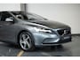 Volvo V40 T2 Momentum | Stoelverwarming | Parkeercamera | Climate Control | High Performance Audio | Parkeersensoren voor + achter | Navigatie | Dealer onderhouden | 17'' Lichtmetalen velgen
