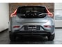 Volvo V40 T2 Momentum | Stoelverwarming | Parkeercamera | Climate Control | High Performance Audio | Parkeersensoren voor + achter | Navigatie | Dealer onderhouden | 17'' Lichtmetalen velgen