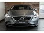 Volvo V40 T2 Momentum | Stoelverwarming | Parkeercamera | Climate Control | High Performance Audio | Parkeersensoren voor + achter | Navigatie | Dealer onderhouden | 17'' Lichtmetalen velgen