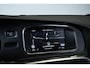 Volvo V40 T2 Momentum | Stoelverwarming | Parkeercamera | Climate Control | High Performance Audio | Parkeersensoren voor + achter | Navigatie | Dealer onderhouden | 17'' Lichtmetalen velgen