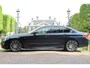 BMW 5-Serie 520d xDrive M-SPORT | ADAPTIVE CRUISE | MEMORY SEATS | HEAD-UP | DODE HOEK DETECTIE | STOEL + STUUR VERWARMING | 19'' LMV | ALCANTARA SPORT STOELEN | PRACHTIGE STAAT!