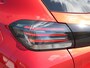 Peugeot 208 Hybrid 100PK e-DCS6 Allure | AUTOMAAT | Navigatie | Parkeersensoren | LED | Lederen Stuurwiel | Climate Control | Cruise Control | 16" LMV | Apple Carplay/Android Auto | Privacy Glass |