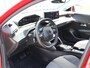 Peugeot 208 Hybrid 100PK e-DCS6 Allure | AUTOMAAT | Navigatie | Parkeersensoren | LED | Lederen Stuurwiel | Climate Control | Cruise Control | 16" LMV | Apple Carplay/Android Auto | Privacy Glass |