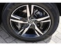 Volvo XC40 B4 211PK Automaat Plus Dark Google Infotainment / Semi elektrisch wegklapbare trekhaak / Verwarmbare voorruit / Harman Kardon Audio installatie / Elektrisch bedienbare voorstoelen