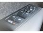 Volvo XC40 B4 211PK Automaat Plus Dark Google Infotainment / Semi elektrisch wegklapbare trekhaak / Verwarmbare voorruit / Harman Kardon Audio installatie / Elektrisch bedienbare voorstoelen