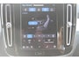 Volvo XC40 B4 211PK Automaat Plus Dark Google Infotainment / Semi elektrisch wegklapbare trekhaak / Verwarmbare voorruit / Harman Kardon Audio installatie / Elektrisch bedienbare voorstoelen