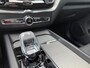 Volvo XC60 2.0 T6 Plug-in hybrid AWD Plus Dark | Luchtvering | Harman/Kardon Audio | Extra getint glas | Sportstoelen |