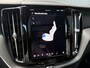 Volvo XC60 2.0 T6 Plug-in hybrid AWD Plus Dark | Luchtvering | Harman/Kardon Audio | Extra getint glas | Sportstoelen |