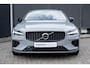 Volvo V60 T6 Plug-in hybrid AWD Plus Dark | Google Navigatie | Moritz lederen interieur | Elektrische stoelen voor met memory | Harman Kardon premium Sound | Parkeercamera | Adaptive Cruise Control | BLIS | Keyless |