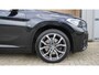 BMW X1 xDrive25e 220pk M-Sport *Facelift* Leder Pano-dak Head-up 19inch LM Afn.Trekhaak LED DAB Groot Navi 82201km!