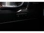 Volvo XC40 B4 Automaat Plus Dark | Verwarmbare Voorstoelen en Stuurwiel | Semi-Elektrische Trekhaak | Verwarmbare Voorruit | Premium Audio by Harman Kardon | Adaptieve Cruise Control | Park Assist