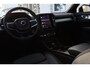 Volvo XC40 B4 Automaat Plus Dark | Verwarmbare Voorstoelen en Stuurwiel | Semi-Elektrische Trekhaak | Verwarmbare Voorruit | Premium Audio by Harman Kardon | Adaptieve Cruise Control | Park Assist