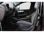 Volvo XC40 T2 Automaat Momentum | Panoramadak| Full map Navigatie| Parkeercamera| Park Assist voor en achter| Automatische dimmende binnen en buitenspiegels.