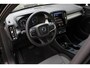 Volvo XC40 T2 Automaat Momentum | Panoramadak| Full map Navigatie| Parkeercamera| Park Assist voor en achter| Automatische dimmende binnen en buitenspiegels.