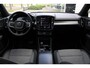 Volvo XC40 T2 Automaat Momentum | Panoramadak| Full map Navigatie| Parkeercamera| Park Assist voor en achter| Automatische dimmende binnen en buitenspiegels.