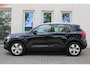 Volvo XC40 T2 Automaat Momentum | Panoramadak| Full map Navigatie| Parkeercamera| Park Assist voor en achter| Automatische dimmende binnen en buitenspiegels.