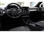 Volvo XC40 T2 Automaat Momentum | Panoramadak| Full map Navigatie| Parkeercamera| Park Assist voor en achter| Automatische dimmende binnen en buitenspiegels.